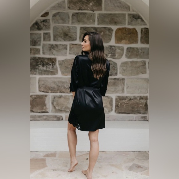 Lace Trim Robe - Picture 2 of 4